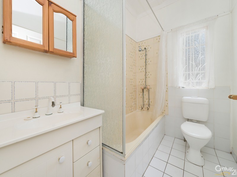 64 Wondall Road, Manly West QLD 4179