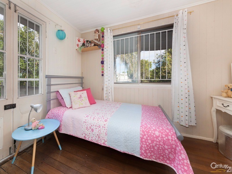 17 Allara Street, Manly QLD 4179