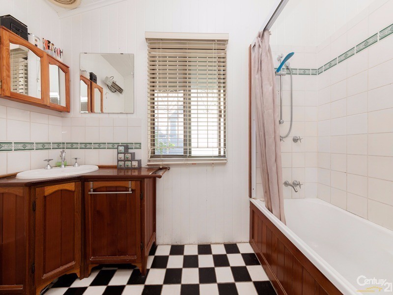 17 Allara Street, Manly QLD 4179