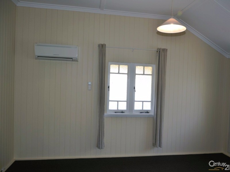99 Pine Street, Wynnum QLD 4178