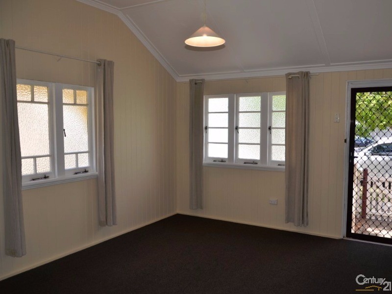 99 Pine Street, Wynnum QLD 4178