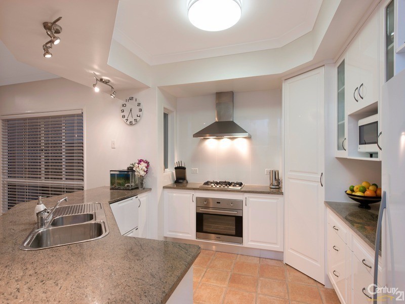 28 Stewart Parade, Manly QLD 4179