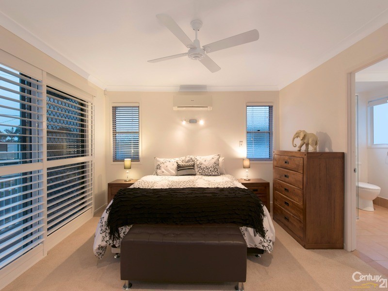 28 Stewart Parade, Manly QLD 4179