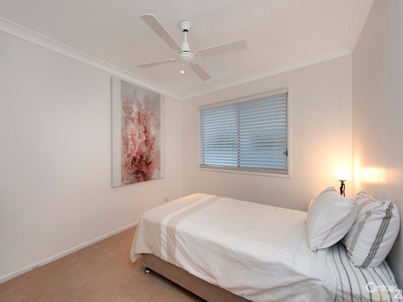 28 Stewart Parade, Manly QLD 4179