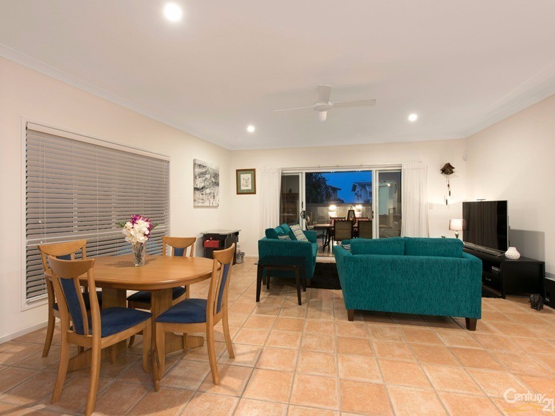 28 Stewart Parade, Manly QLD 4179