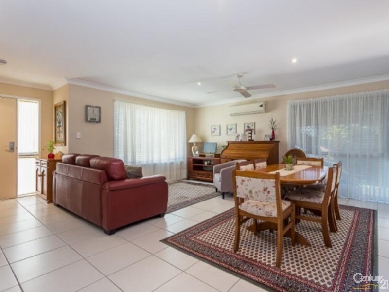 10 School Road, Wynnum West QLD 4178