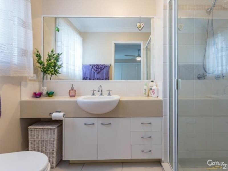 10 School Road, Wynnum West QLD 4178