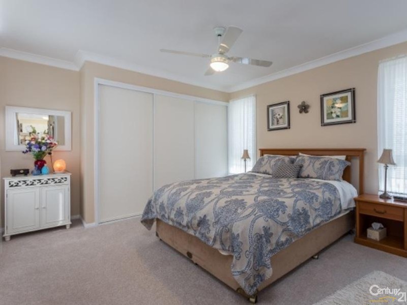 10 School Road, Wynnum West QLD 4178