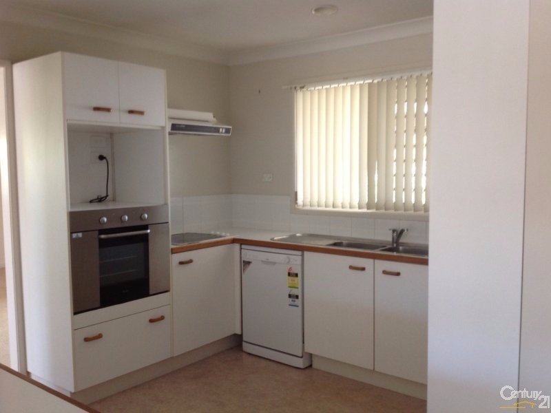 8 Scanlen Crescent, Wynnum West QLD 4178