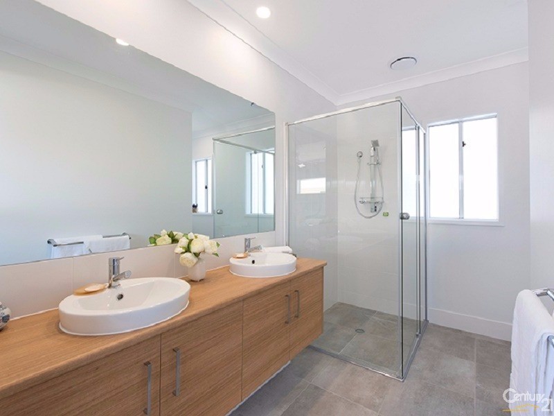 96 Sibley Road, Wynnum West QLD 4178