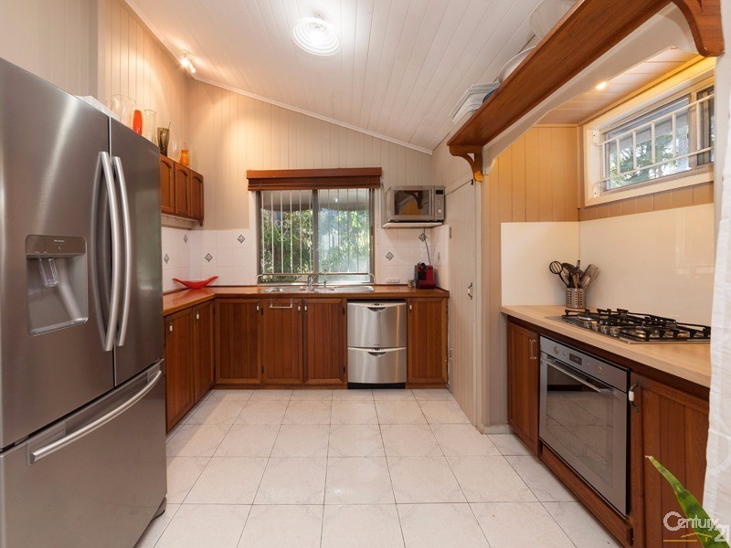 17 Allara Street, Manly QLD 4179
