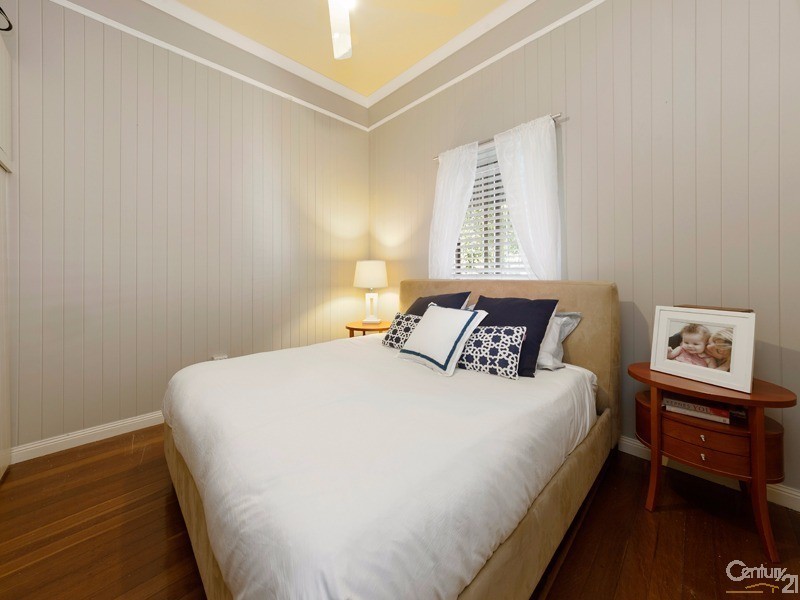 17 Allara Street, Manly QLD 4179