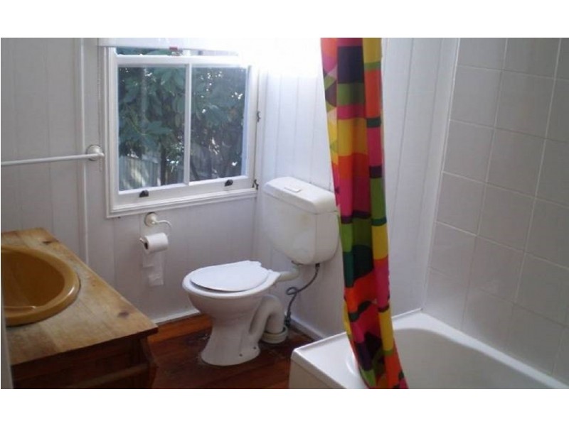 182 Melville Terrace, Manly QLD 4179