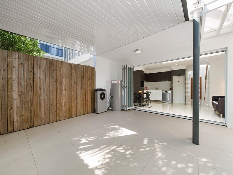 2 of 15 Fox Street, Wynnum QLD 4178