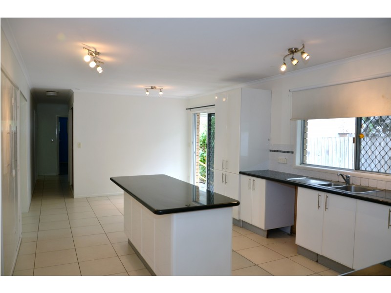 8 Joffre Street, Wynnum QLD 4178