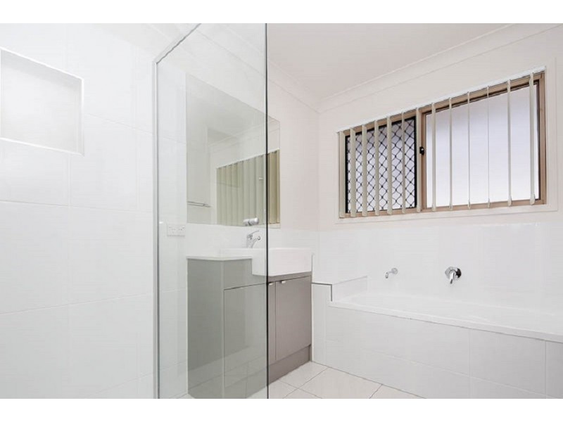 3 Radford Road, Manly West QLD 4179