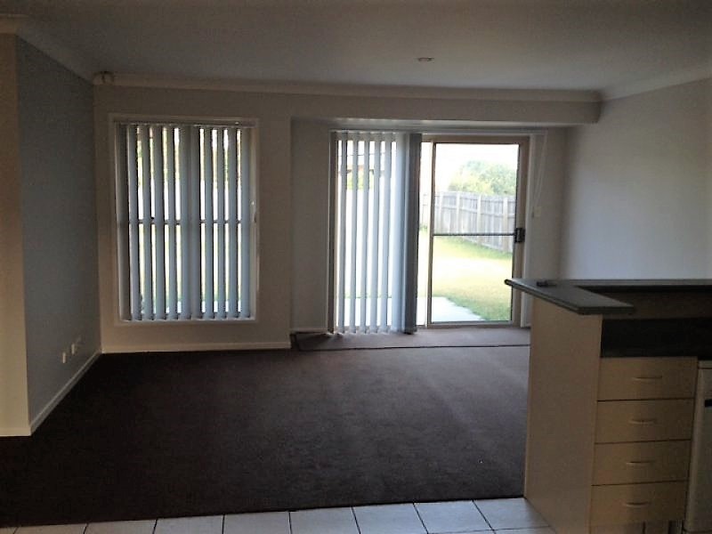 12 School Road, Wynnum West QLD 4178