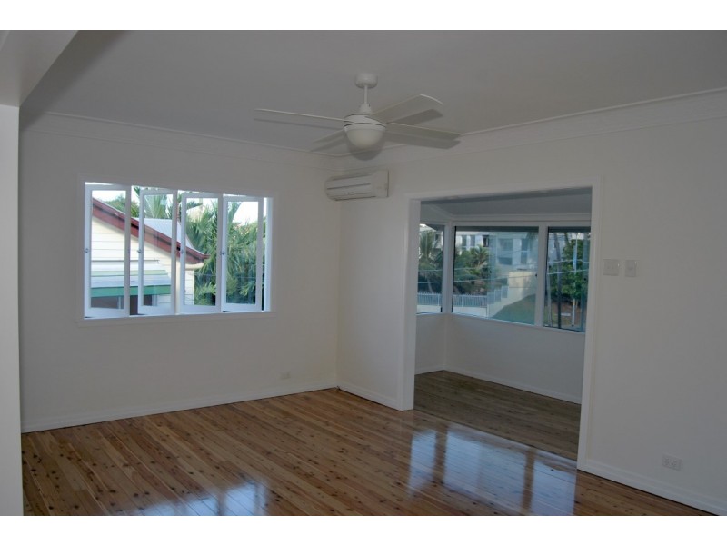 123 Cambridge Parade, Manly QLD 4179