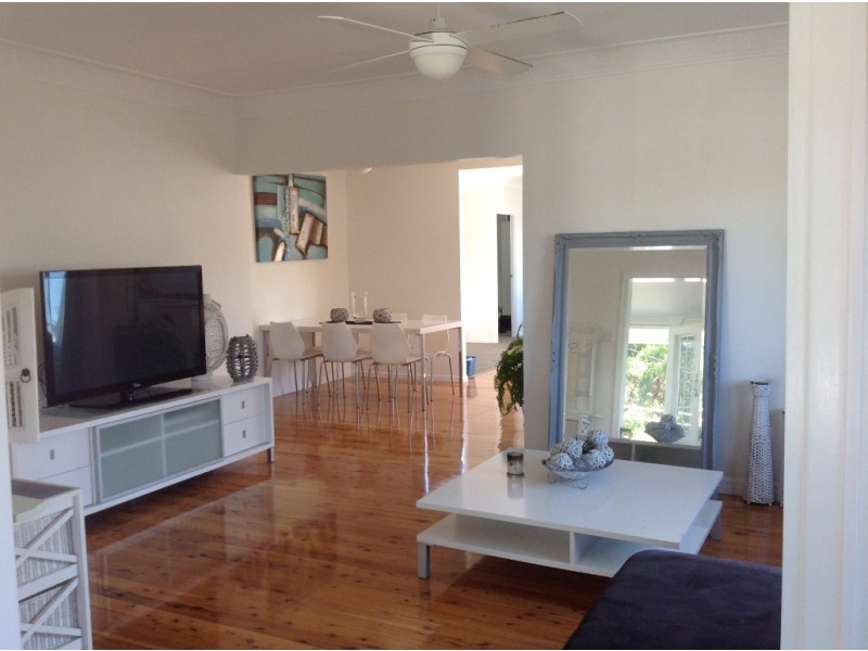 123 Cambridge Parade, Manly QLD 4179