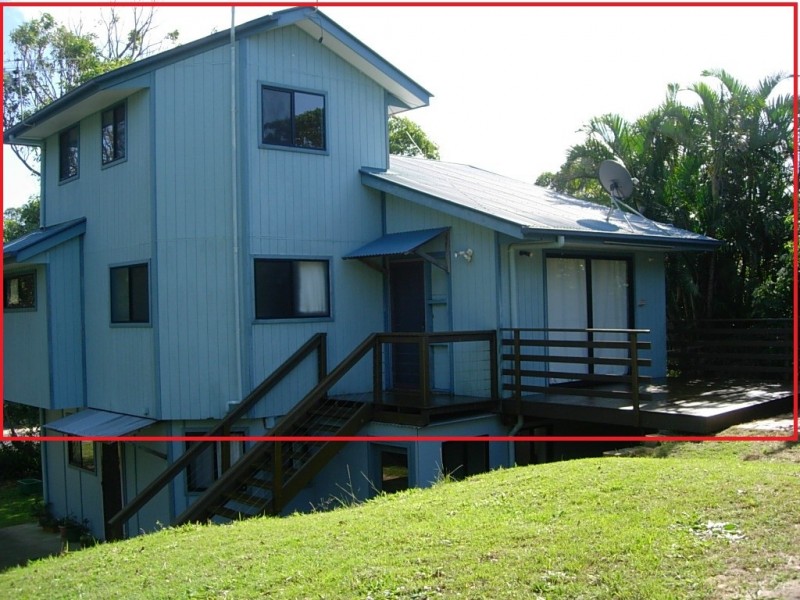 1  Boreen Street, Point Lookout QLD 4183
