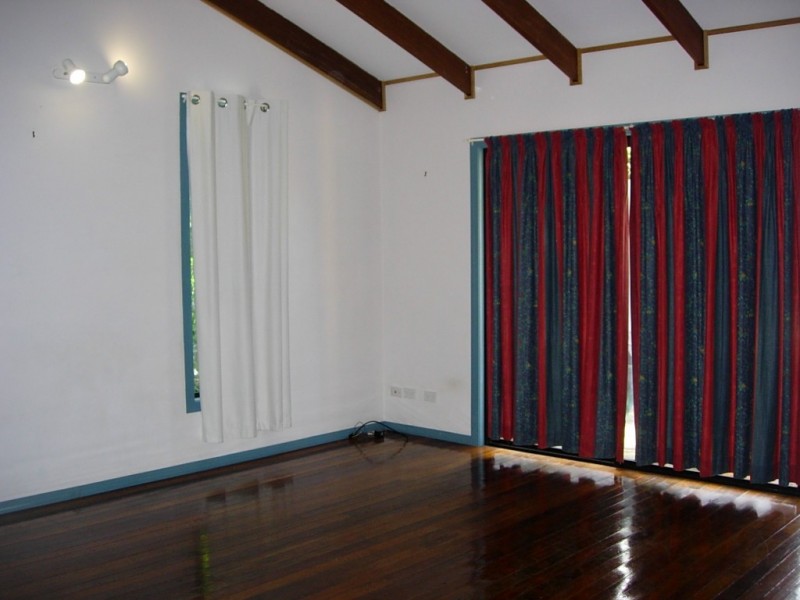 1  Boreen Street, Point Lookout QLD 4183