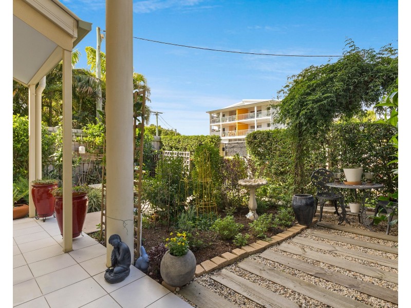 2/15 Drayton Terrace, Wynnum QLD 4178