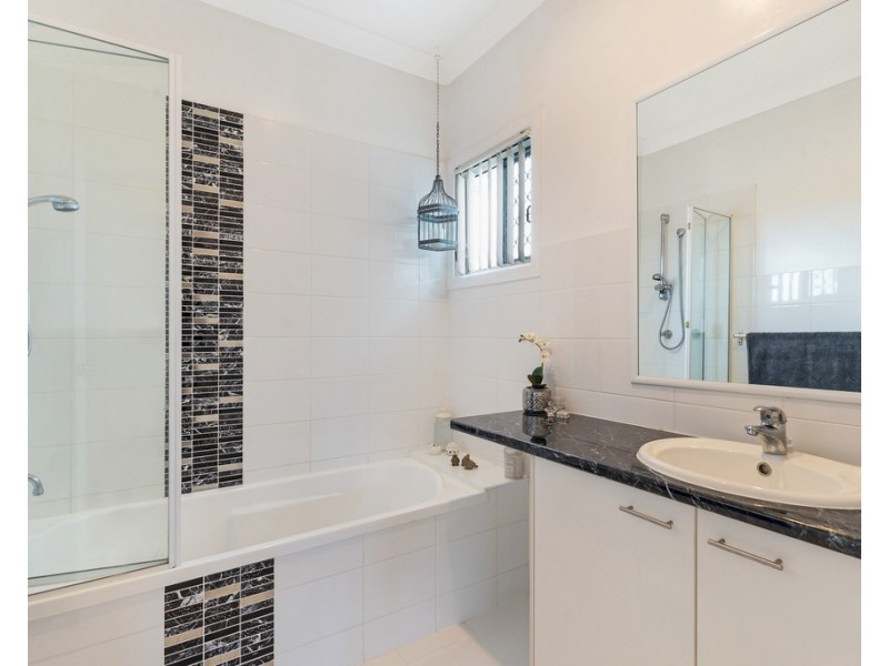 2/15 Drayton Terrace, Wynnum QLD 4178