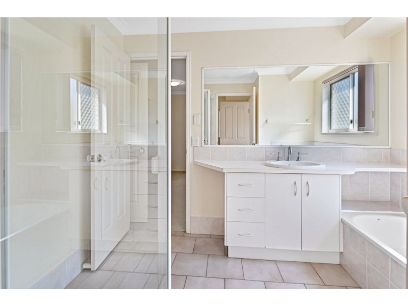 19 Davidson Street, Wynnum QLD 4178