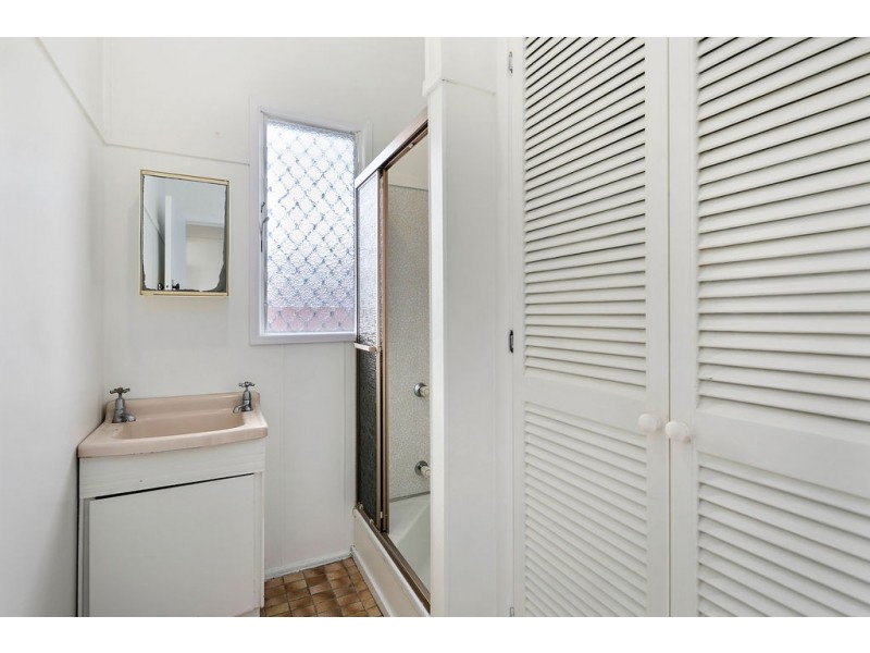 32 Walnut Street, Wynnum QLD 4178