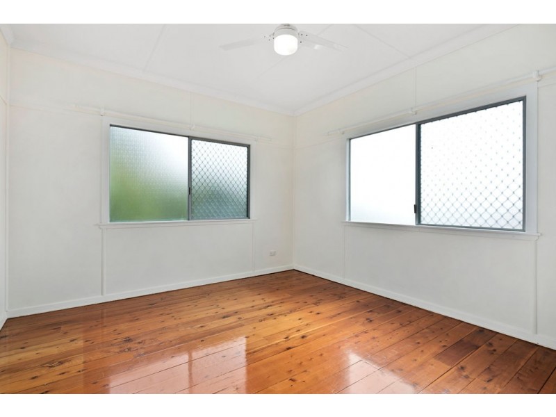 32 Walnut Street, Wynnum QLD 4178
