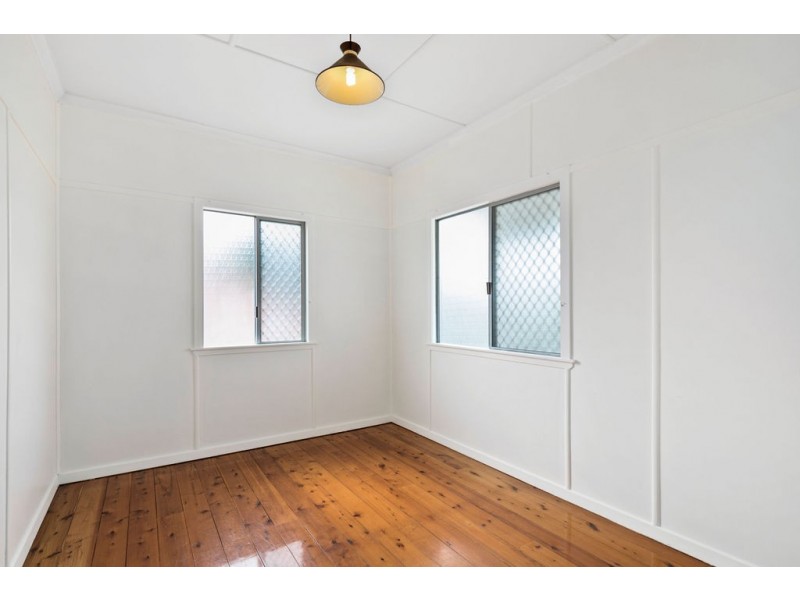 32 Walnut Street, Wynnum QLD 4178