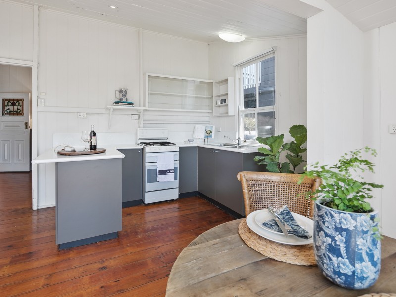 182 Melville Terrace, Manly QLD 4179