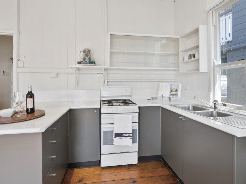 182 Melville Terrace, Manly QLD 4179