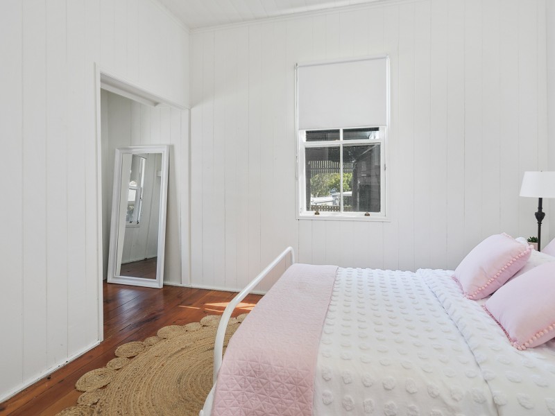 182 Melville Terrace, Manly QLD 4179