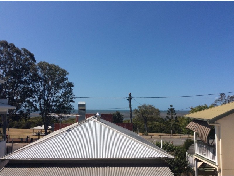 713 Esplanade, Lota QLD 4179