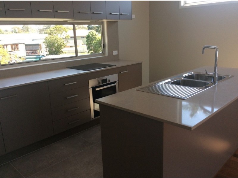 713 Esplanade, Lota QLD 4179