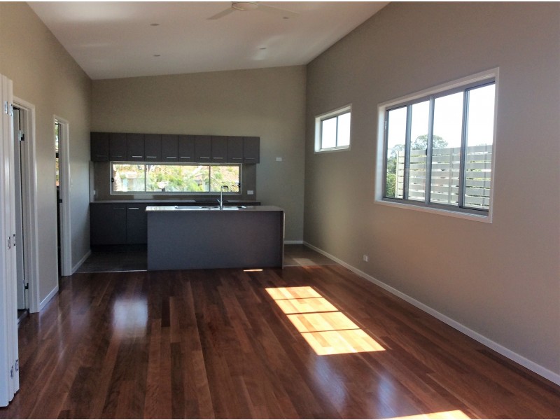 713 Esplanade, Lota QLD 4179
