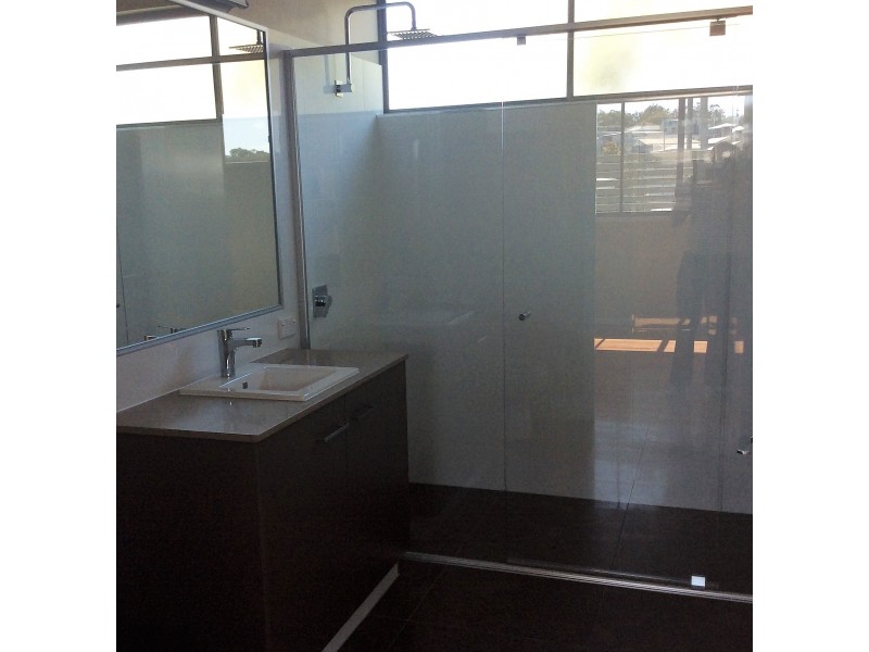 713 Esplanade, Lota QLD 4179