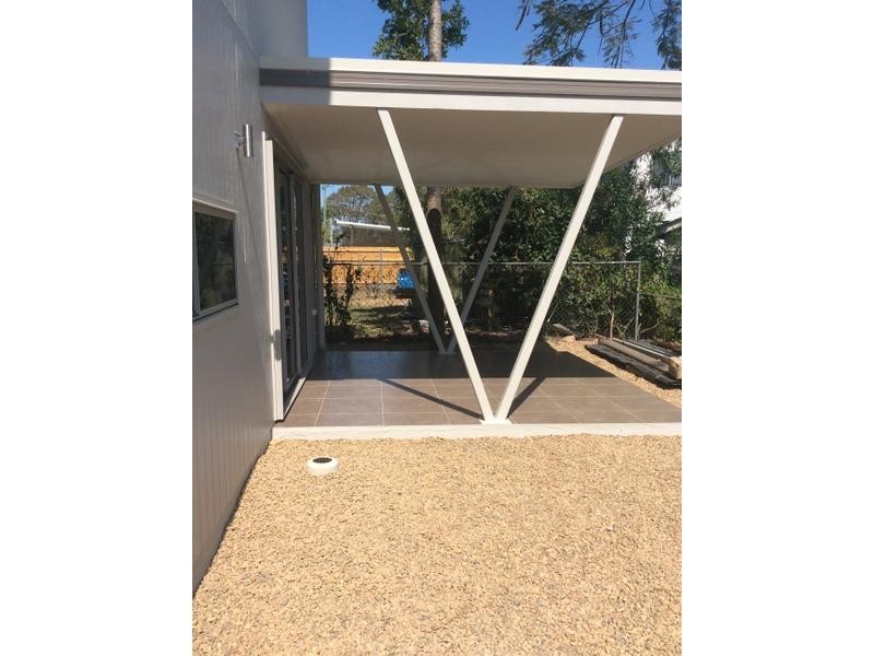 713 Esplanade, Lota QLD 4179