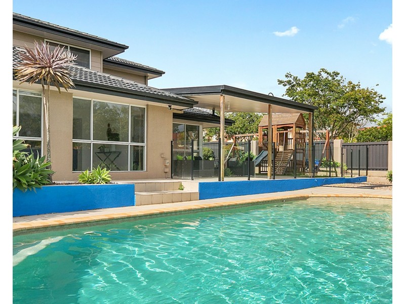 2 Windermere Crescent, Carindale QLD 4152