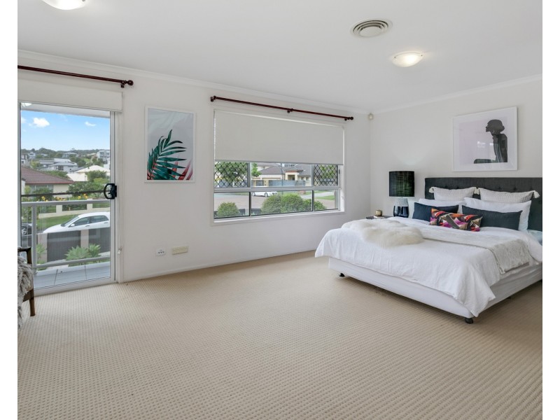 2 Windermere Crescent, Carindale QLD 4152