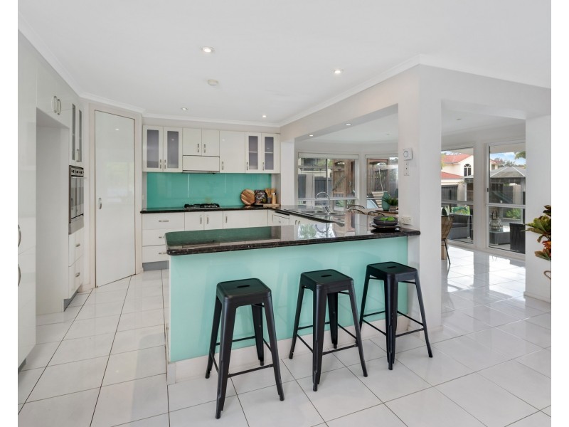 2 Windermere Crescent, Carindale QLD 4152