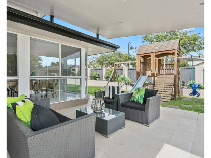 2 Windermere Crescent, Carindale QLD 4152