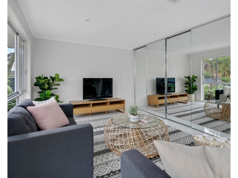 2 Windermere Crescent, Carindale QLD 4152