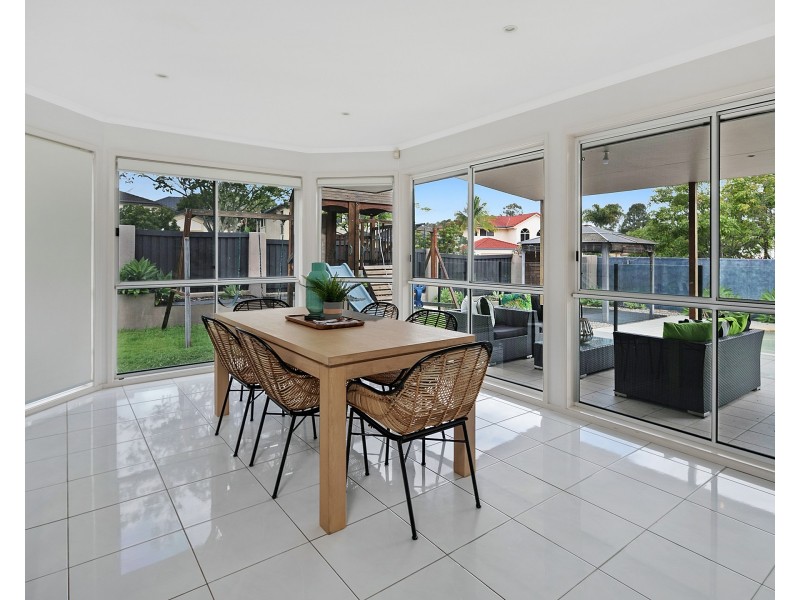 2 Windermere Crescent, Carindale QLD 4152