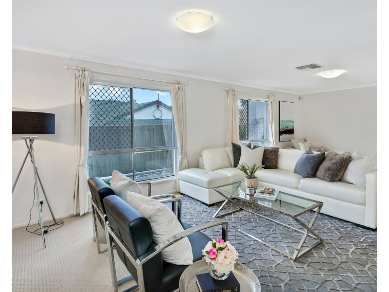 2 Windermere Crescent, Carindale QLD 4152