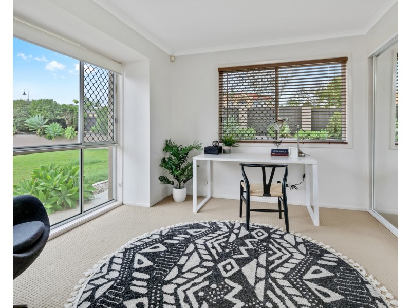 2 Windermere Crescent, Carindale QLD 4152