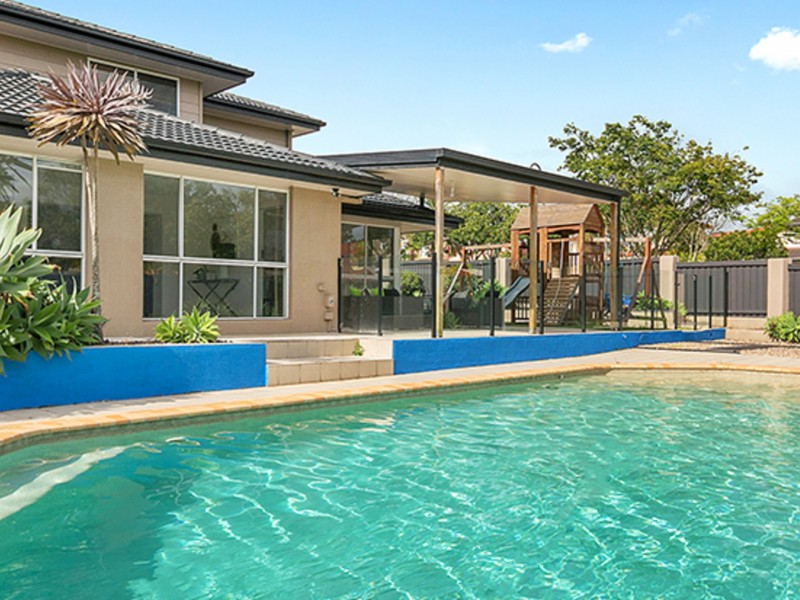 2 Windermere Crescent, Carindale QLD 4152