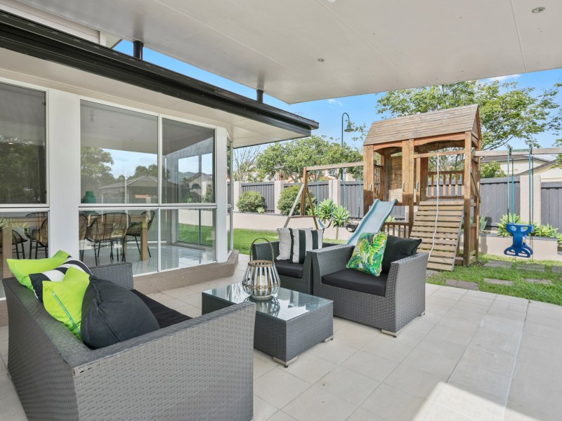 2 Windermere Crescent, Carindale QLD 4152