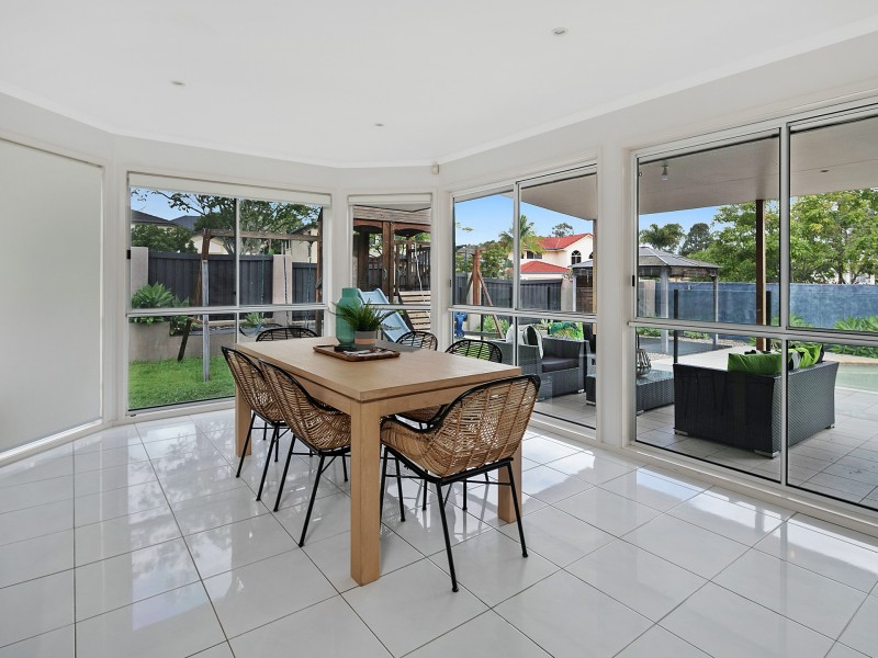 2 Windermere Crescent, Carindale QLD 4152